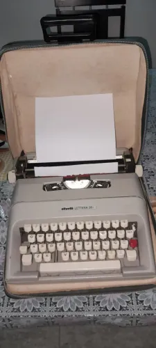 Máquina de Escrever Olivetti - Máquina de Escrever Olivetti Comprar