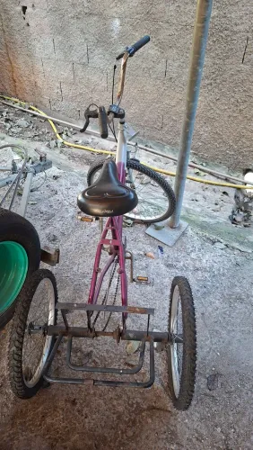 Triciclo para reforma. (Preço negociável)