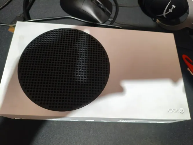 XBOX SERIES S COM DEFEITO - SEM SSD/PLACA DE LIGAR E WIFI/CONTROLE