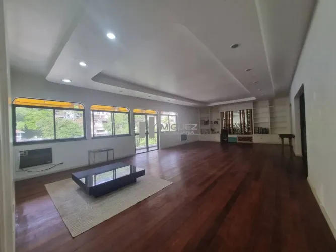 À venda na Tijuca: amplo apartamento de 300m² com 5 quartos, 2 suítes, 5 banheiros, varand