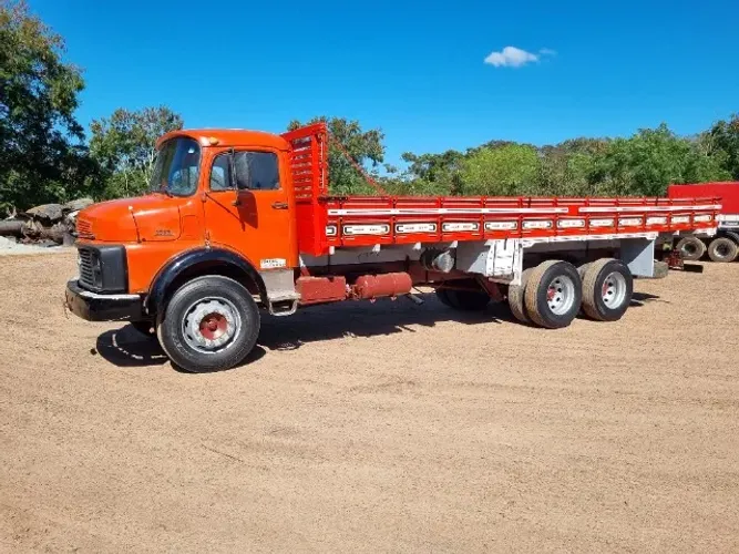 Mercedes 1513 único dono 