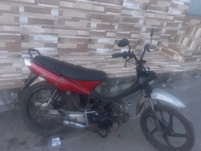 Vende se fenix + 95 cm moto muito forte boa para o dia a dia 2 pneus novo 