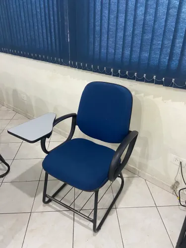 Kit Com 21 Cadeiras De Escritório/universitária Com Apoio