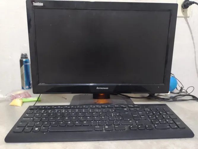 Monitor Lenovo LCD de 19.5 polegadas
