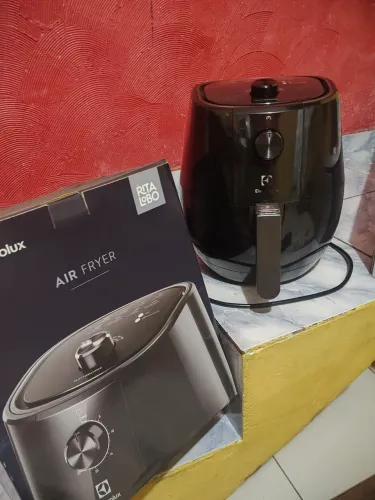 Fritadeira Elétrica Sem Óleo Air Fryer Electrolux Rita Lobo com 4L TOTAIS - Preta - 127V