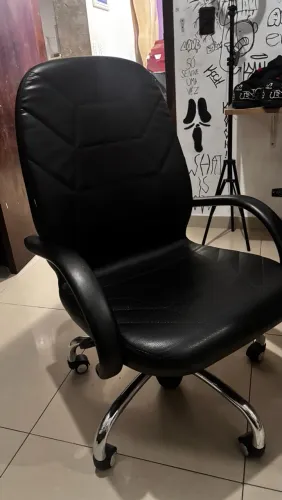 ? VENDO CADEIRA DE ESCRITÓRIO PRETA