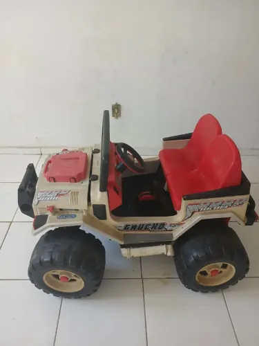 Carro elétrico de brinquedo 