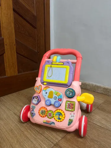 Andador musical pra bebê de empurrador 