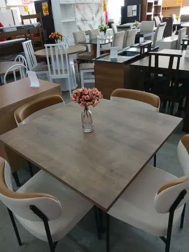 Mesa com 4 cadeiras