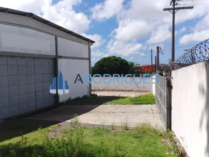 Galpão Comercial com 5 Salas e 10 Vagas de Garagem em castelo branco, Salvador-BA - Imperd