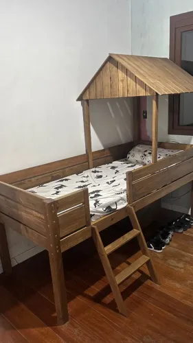 Cama e roupeiro