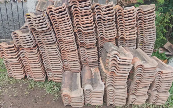 Vendo telhas de barro