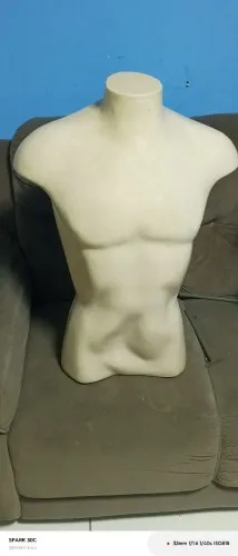 Vendo um manequim Masculino