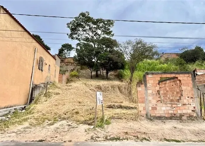 LOTE NOVO RETIRO, ESMERALDAS/MG.