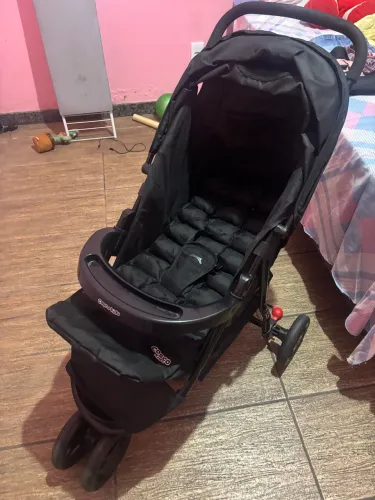 Carrinho de bebê Cosco