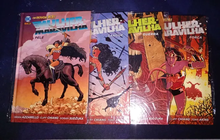 HQ: Mulher Maravilha, por Brian azarello (Volume 1 a 4)
