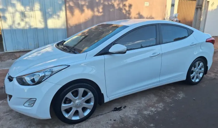 Hyundai Elantra GLS 1.8 16V Aut. 2013