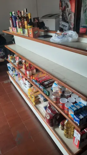 Prateleira de madeira para comércio 