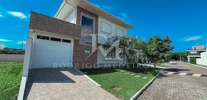Casa no Campeche com 3 quartos, 2 suítes e 247 m². Conforto, privacidade e excelente local