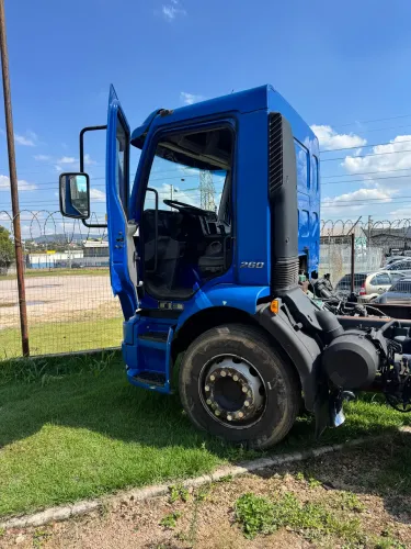 Caminhão volvo 260 6x2
