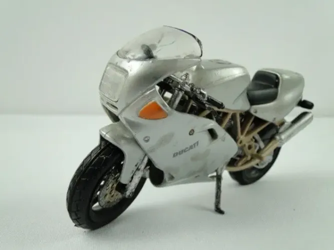 Miniatura Ducati Supersport 900fe Maisto 1/18