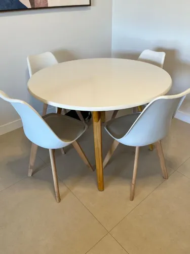 Mesa com cadeiras