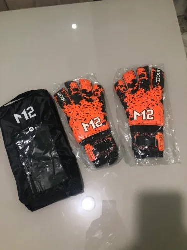Luva de goleiro M12