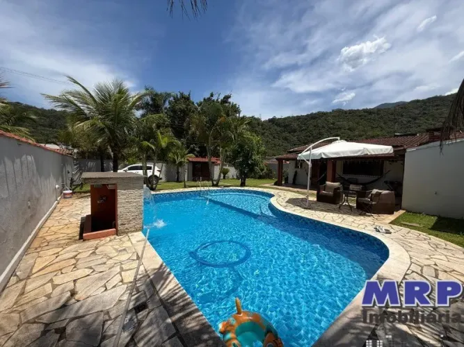 Casa à venda em Massaguaçu, Caraguatatuba. 2 quartos, com piscina.