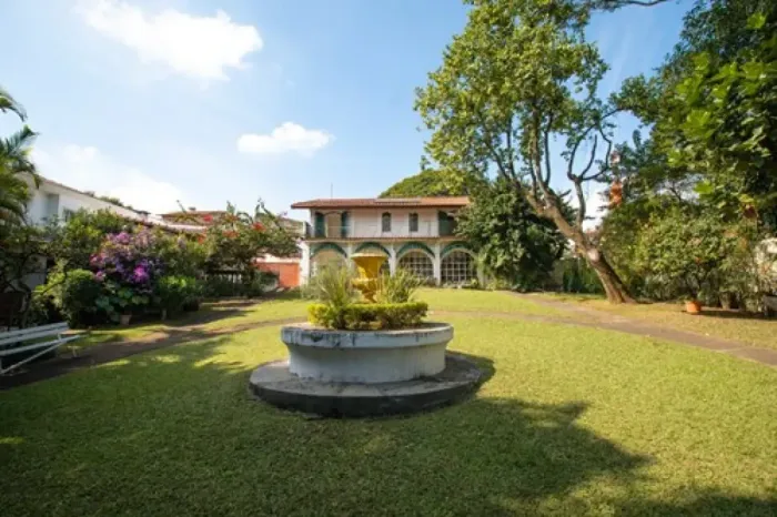 CASA COM HISTÓRIA, CHARME E LOCALIZAÇÃO PRIVILEGIADA NO CORAÇÃO DA ZONA OESTE DE SÃO PAULO