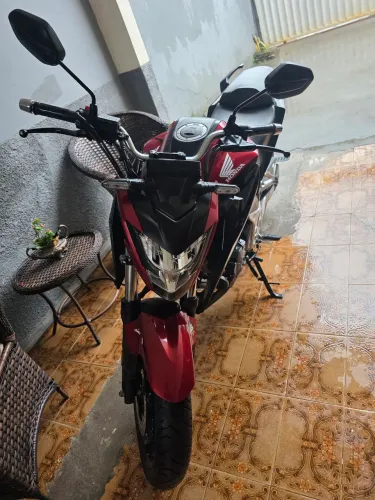 Vendo moto conservada pouco rodada
