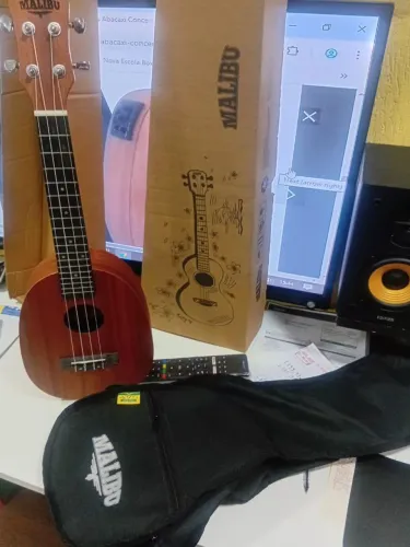 Ukulele Concert Natural "Malibu" c/ capa