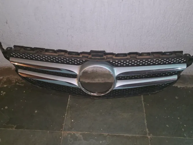 Grade Frontal - Mercedes c180