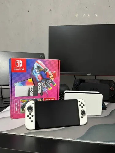 Nintendo Switch OLED + Capa protetora + Caixa e Nota Fiscal