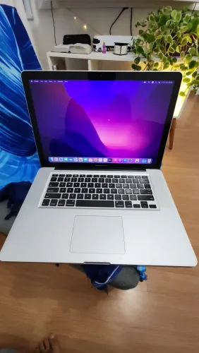 Macbook Pro 15 i7 8GB 256SSD Nvidia Osx Monterey