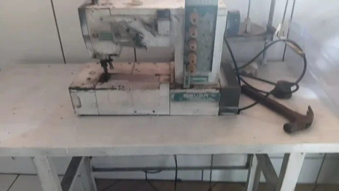 Vende.se uma máquina galoneira siruba em ótimo estado