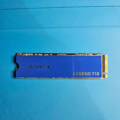 SSD NVMe M.2 ADATA Legend 710 512GB com Dissipador