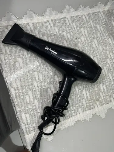 secador de cabelo profissional da marca Anliu, modelo YL-9985, com potência de 3200W.