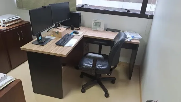 Mesa de Escritório em L