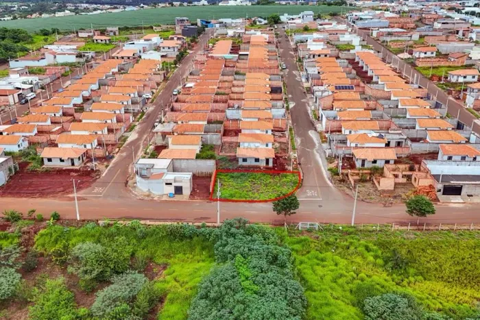 Terreno à Venda em Pirassununga Esquina, Ótima Localização