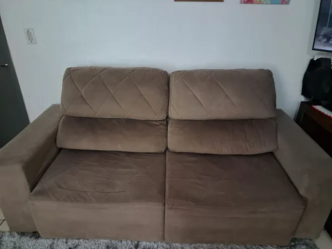 VENDO SOFA RETRÁTIL E RECLINAVEL- 2.10m - R$ 500,00<br>° EM BOM ESTADO, NADA RESGADO.