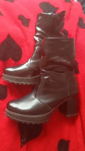 Bota feminina semi nova tamanho 35