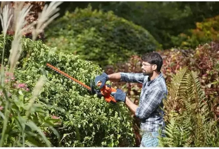 Tesoura arbustos Black Decker eletrica 110vr 
