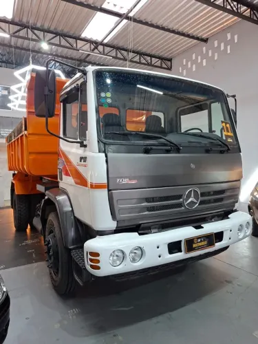Caminhão Mercedes Benz 1718