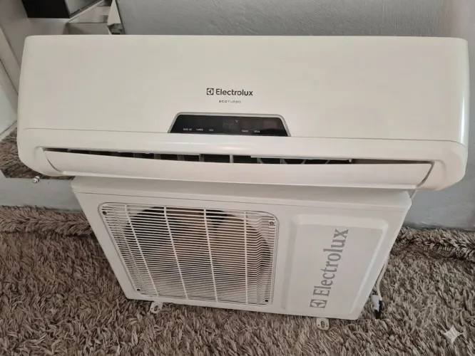 Ar-Condicionado Split Electrolux 12.000 BTUs Instalado