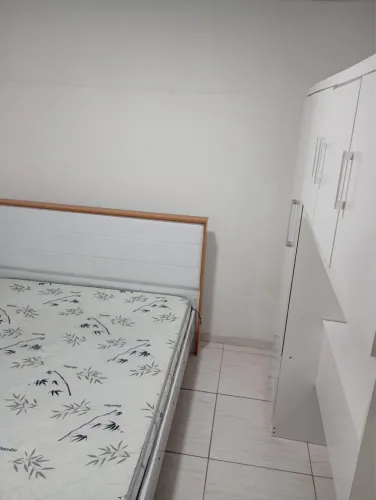 ? ALUGA-SE CASA SEMI-MOBILIADA