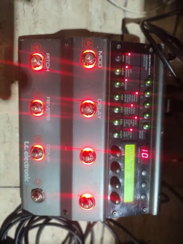 Pedaleira eletronica T.C ELETRÔNIIC NOVA SISTEM
