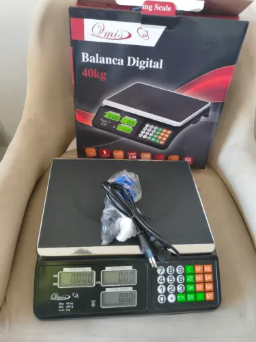 Balança digital 40 kg com bateria recarregável<br>- Visor duplo para fácil lei