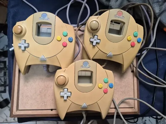 3 Controle de Dreamcast + 1 vmu e 1 memória card