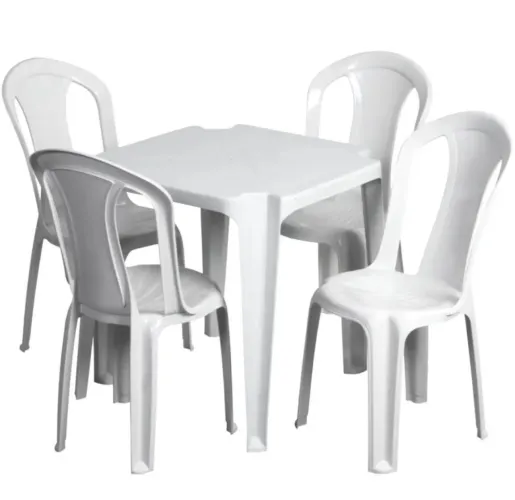 Mesa e cadeira de plástico