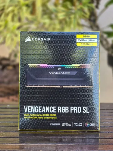 LACRADO! 64 GB Memória Corsair Vengeance RGB PRO SL (2 x 32 GB) DDR4 3200 MHz C16